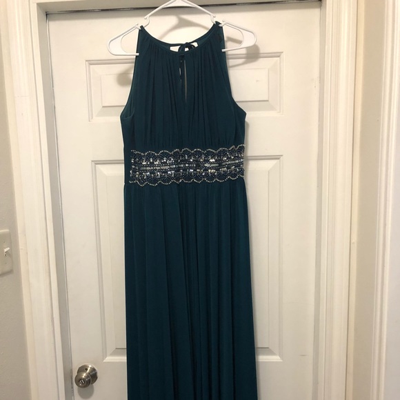 Formal dress - Picture 1 of 2